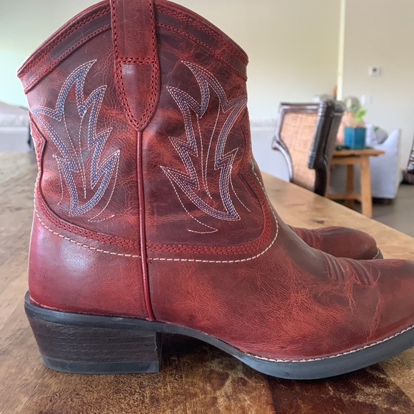 Ariat Red Short Cowboy Boots Size 8.5 - Picture 4 of 17